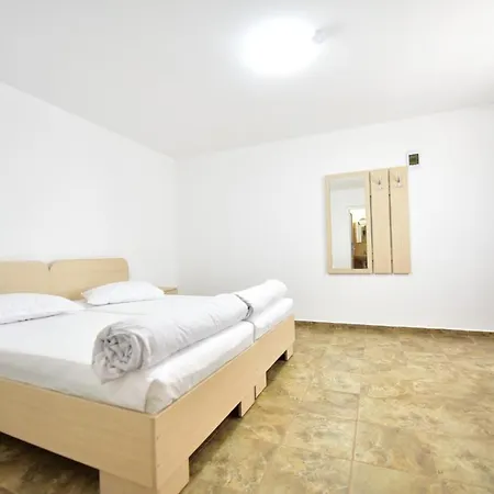 Casa Ryn בית הארחה 4*